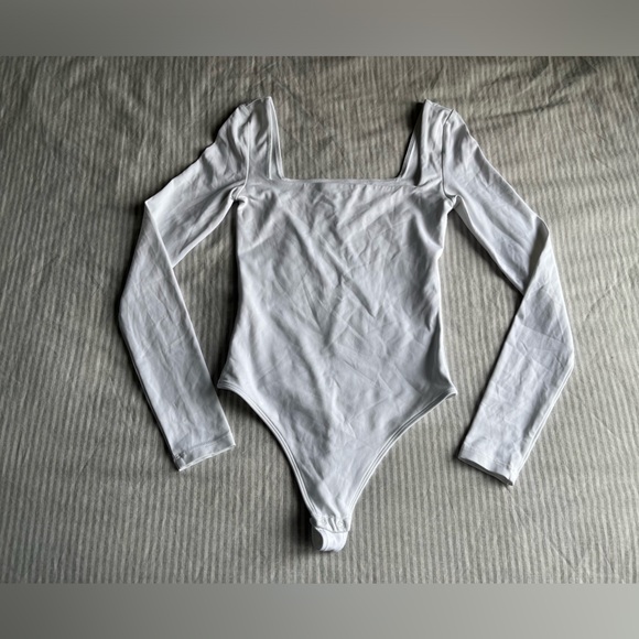 Babaton contour square neck long sleeve bodysuit - Picture 2 of 6